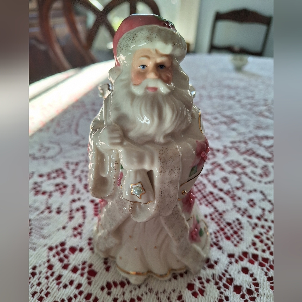 Lenox Santa